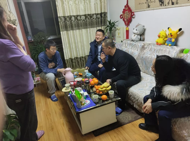 星空体育入口-星空（中国）体育网
产业开发板块深入开展员工家访活动(图2)