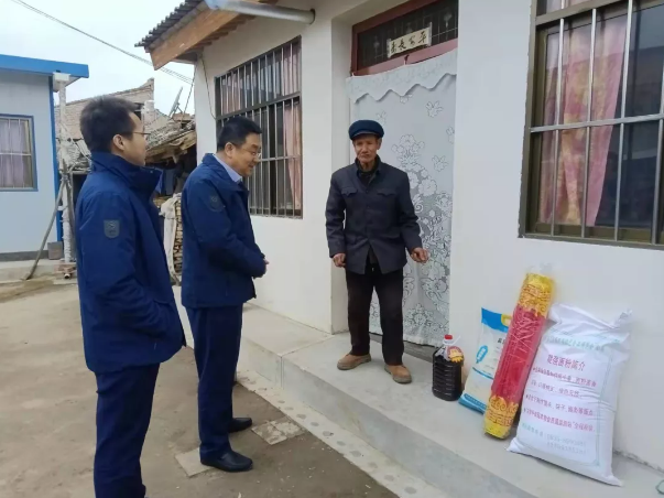 星空体育入口-星空（中国）体育网
深入帮扶村开展春节慰问(图2)