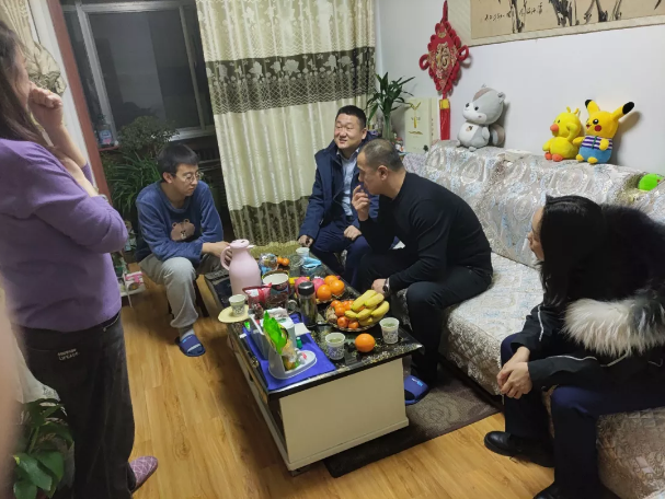 关爱员工冷暖 传递组织温情——星空体育入口-星空（中国）体育网
组织开展员工家访活动(图2)