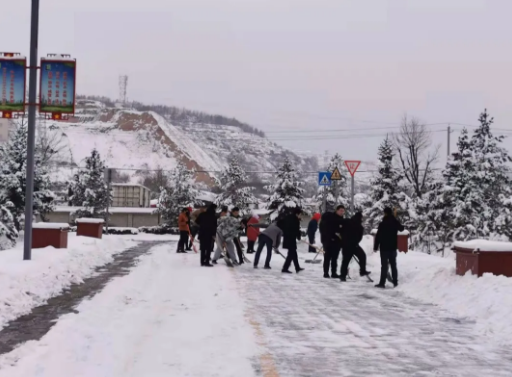 瑞雪兆丰年 扫雪保安全——星空体育入口-星空(中国)体育网
团委组织开展积雪清扫活动(图2) 瑞雪兆丰年 扫雪保安全——星空体育入口-星空(中国)体育网
团委组织开展积雪清扫活动(图2)