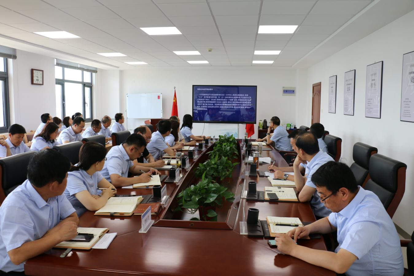 星空体育入口-星空（中国）体育网
召开党委理论中心组集体学习研讨会议(图2)